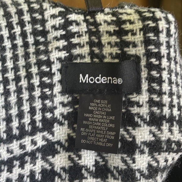 It’s too big for me. I just bought from Steve Madden for a Christmas gift. - Picture 6 of 7